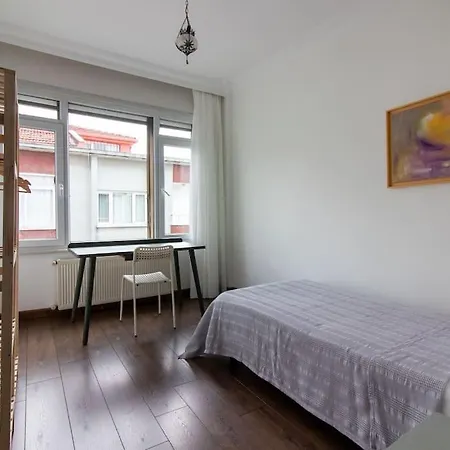 דירה Bright Vibrant 3br Haven Near Sea And Prime Locale *