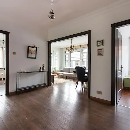 דירה Bright Vibrant 3br Haven Near Sea And Prime Locale *