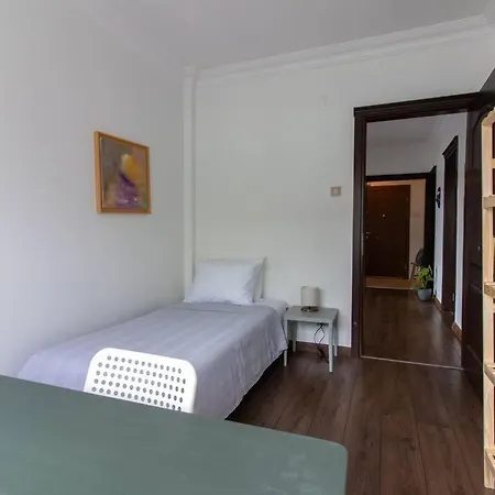 Apartment Bright Vibrant 3br Haven Near Sea And Prime Locale