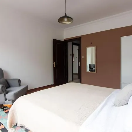 Bright Vibrant 3br Haven Near Sea And Prime Locale