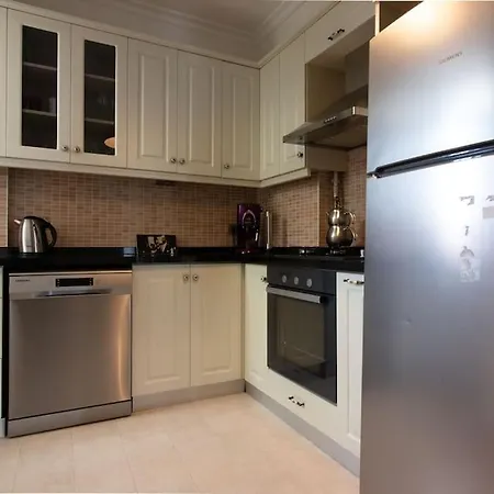 Bright Vibrant 3br Haven Near Sea And Prime Locale اسطنبول